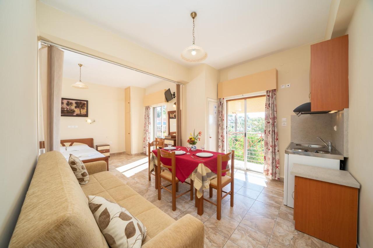 לאסי Lorenzo House Apartments מראה חיצוני תמונה