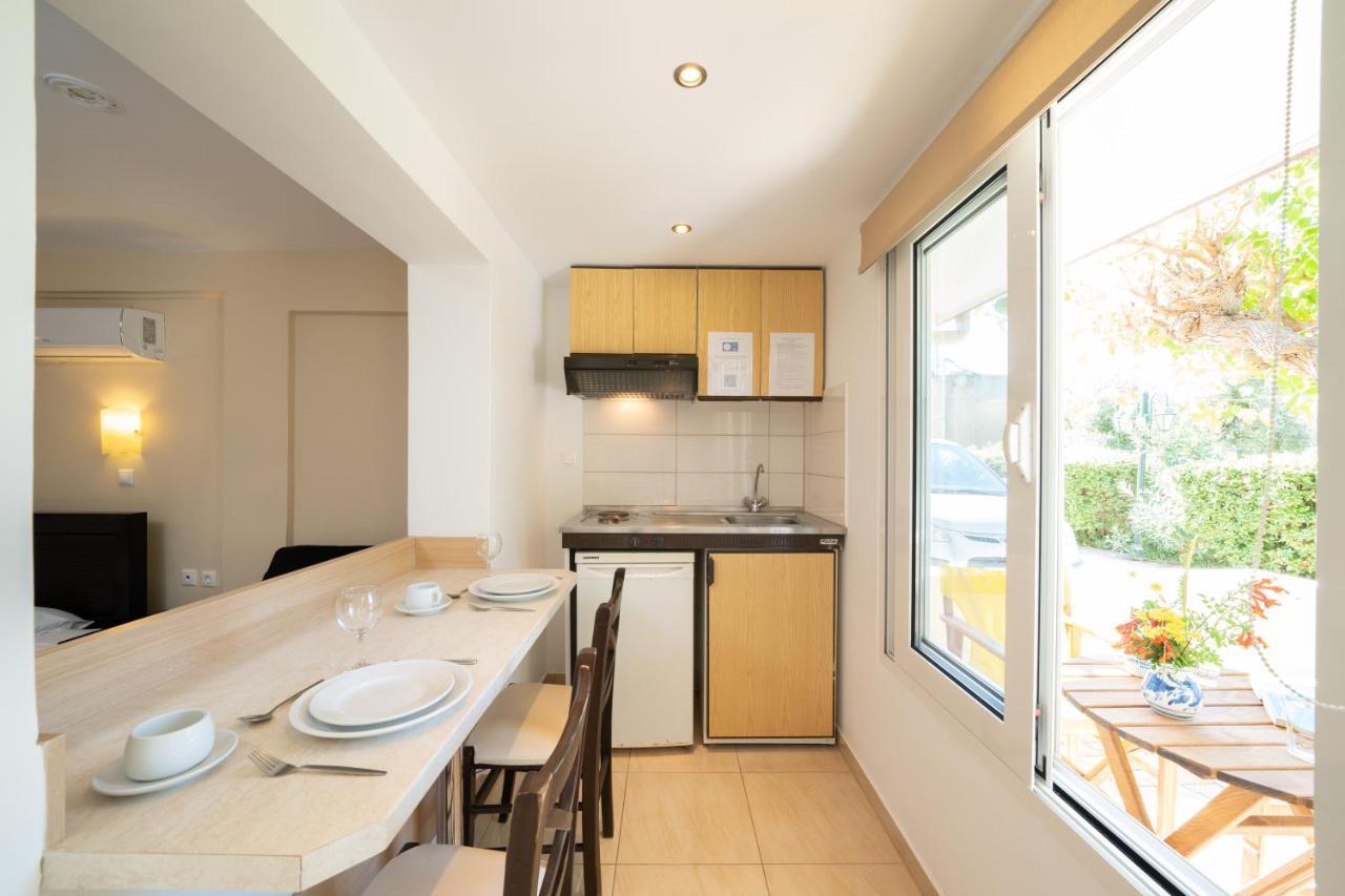 לאסי Lorenzo House Apartments מראה חיצוני תמונה