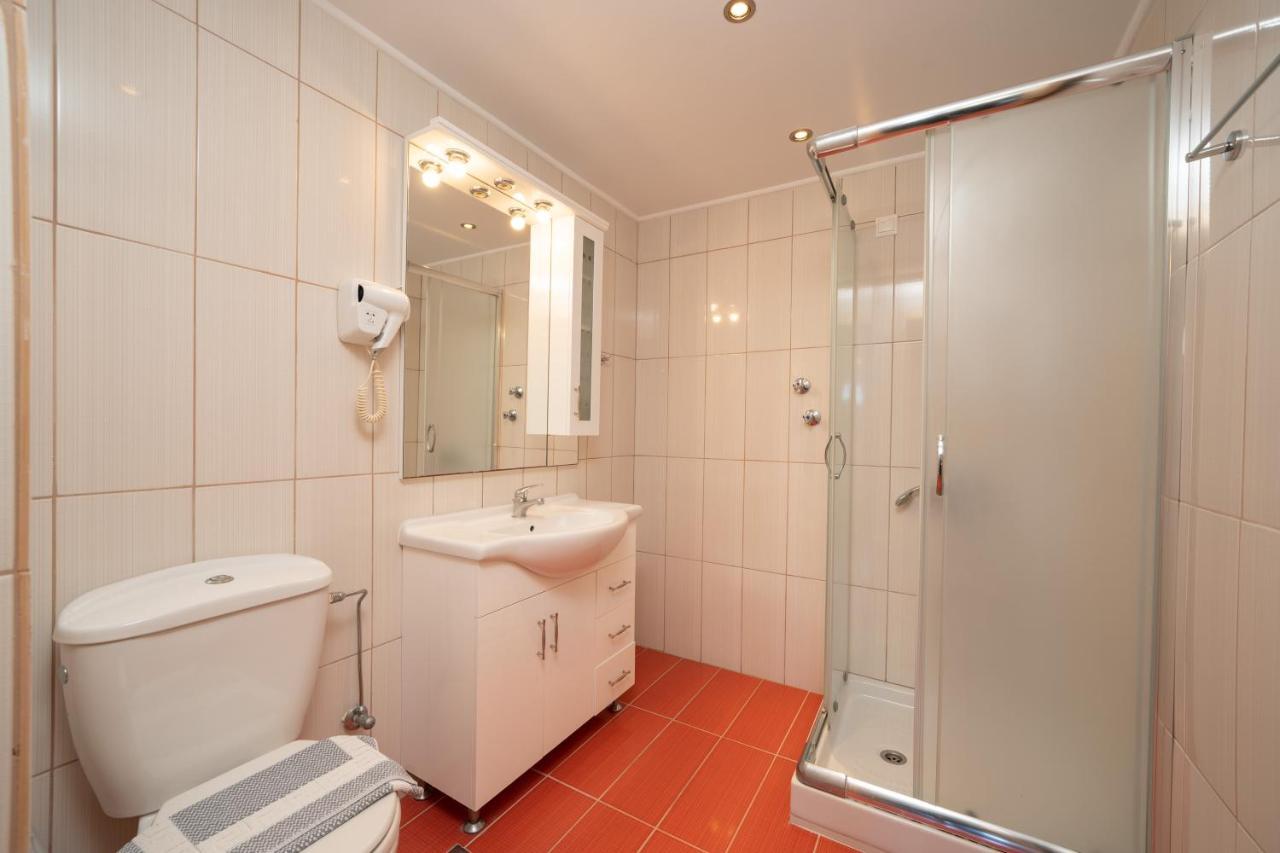 לאסי Lorenzo House Apartments מראה חיצוני תמונה