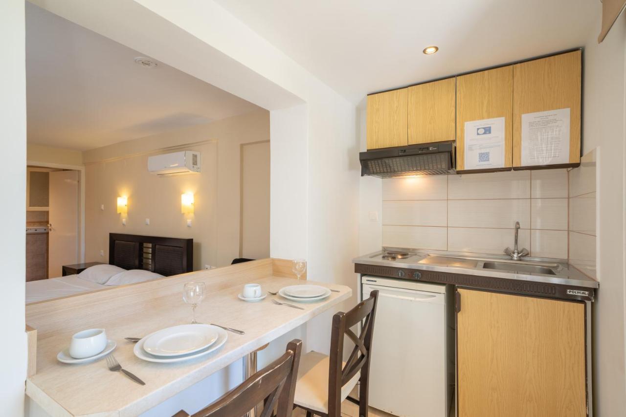 לאסי Lorenzo House Apartments מראה חיצוני תמונה