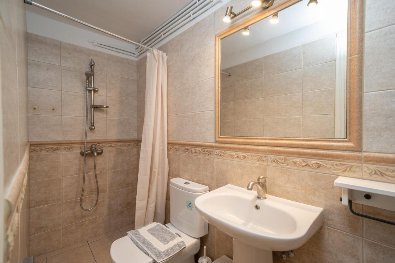 לאסי Lorenzo House Apartments מראה חיצוני תמונה
