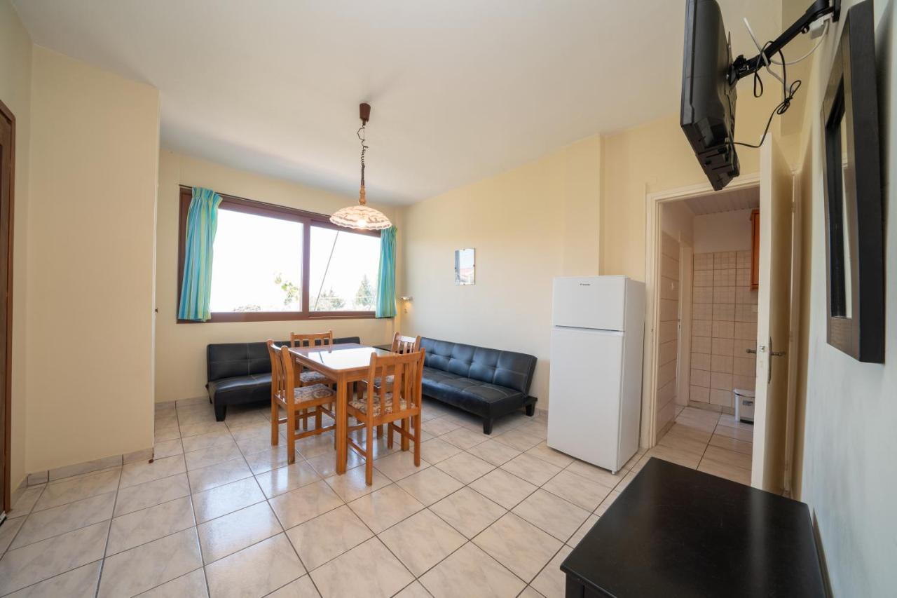 לאסי Lorenzo House Apartments מראה חיצוני תמונה