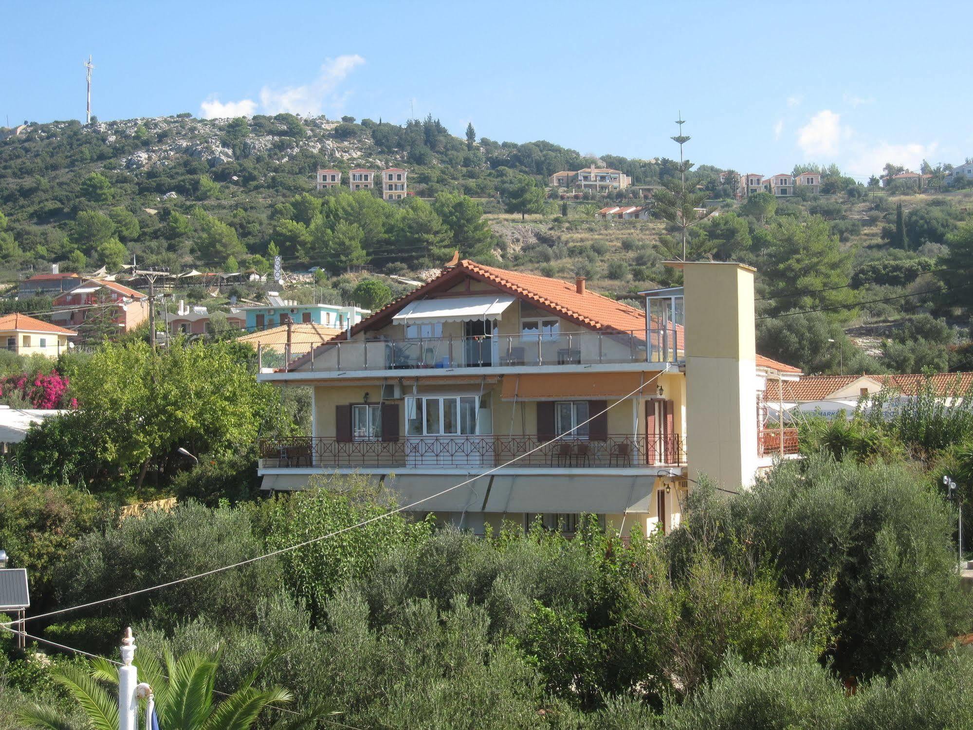 לאסי Lorenzo House Apartments מראה חיצוני תמונה